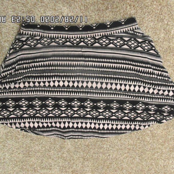 High-waisted flare skirt - Picture 2 of 3